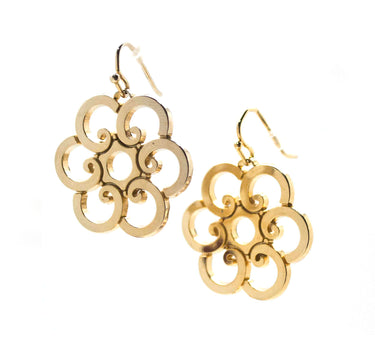 Aretes flor dorada.
